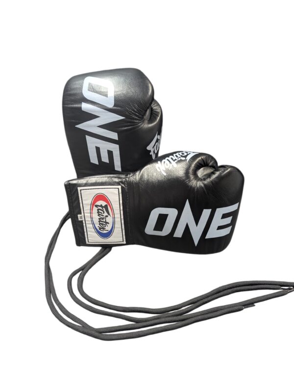 Fairtex BGL6 ONE X Pro Lace Gloves - Image 3