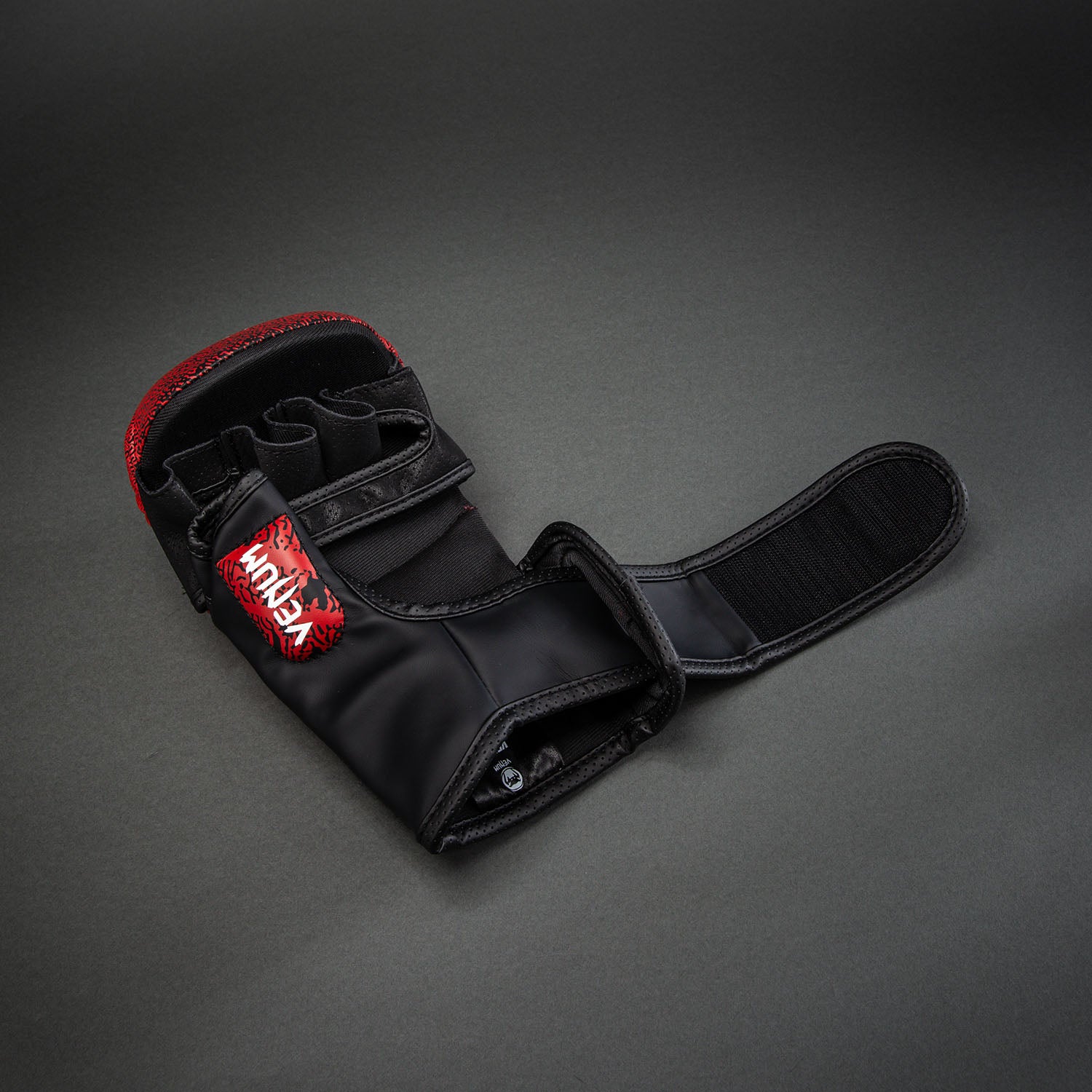 Venum x TEKKEN 8 MMA Sparring Gloves - Kazuya - Red/Black - Image 4