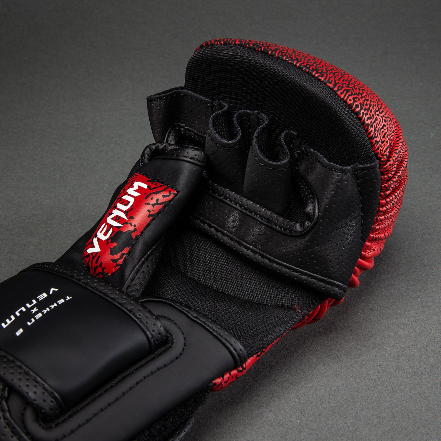 Venum x TEKKEN 8 MMA Sparring Gloves - Kazuya - Red/Black - Image 5